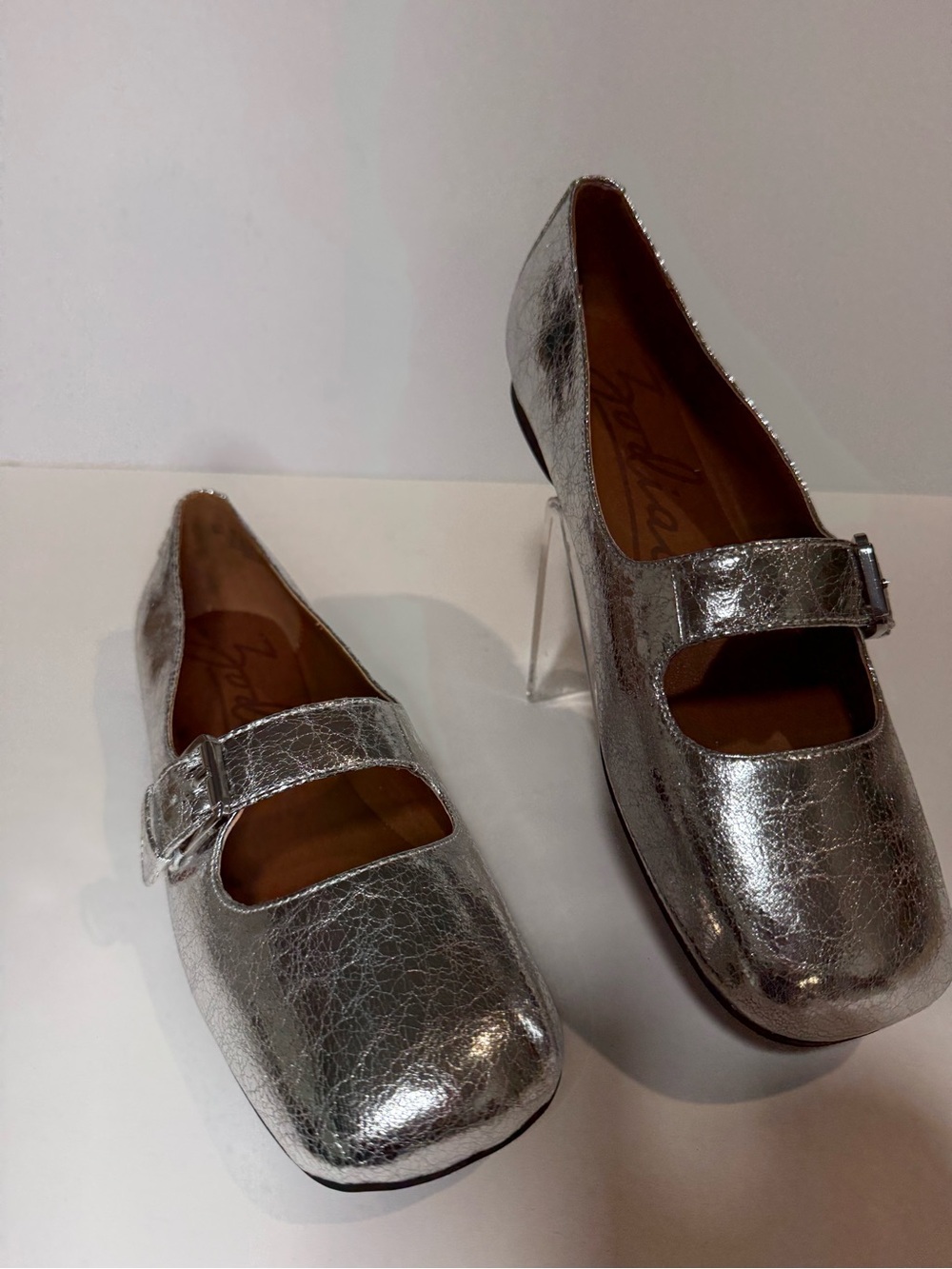 Zodiac Indira Silver Metallic Mary Jane Flats Size 8